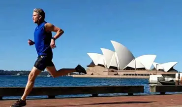 Bret McGowen running in front of the Sydney Opera House